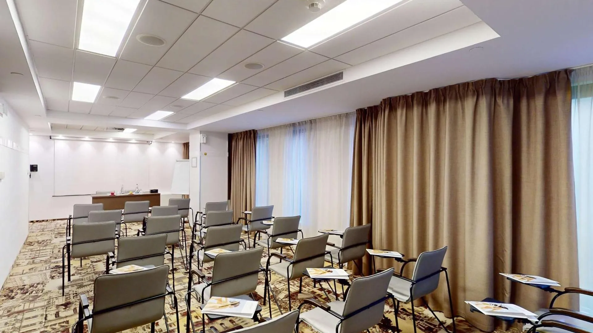 מלון Mercure Bucharest City Center 4*,  רומניה